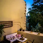Favela Living Space 4*