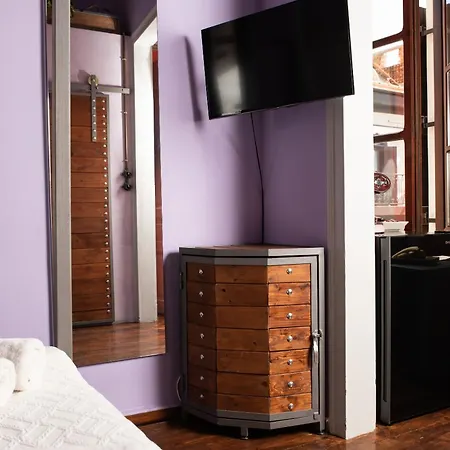 Favela Living Space 3*
