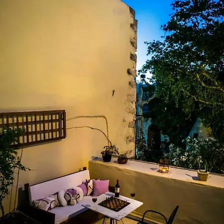 Favela Living Space Guest house 3*