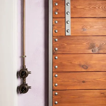 Favela Living Space بيت ضيافة 4*