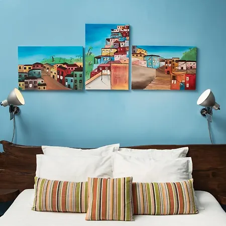 Favela Living Space 3*