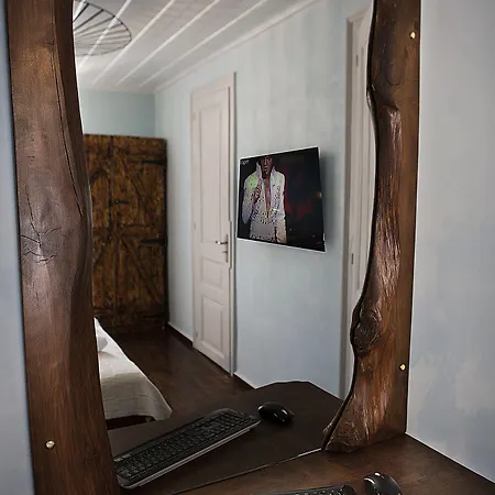 Favela Living Space بيت ضيافة 4*