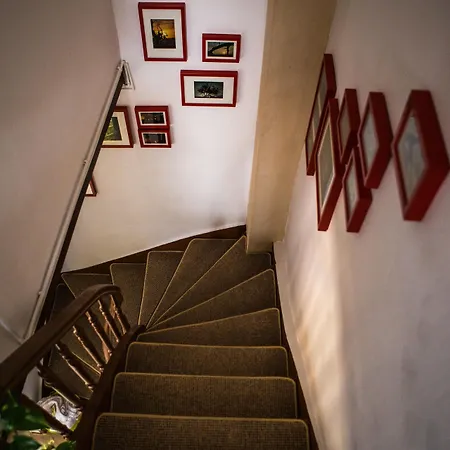 بيت ضيافة Favela Living Space 4*