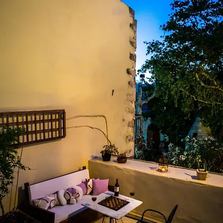 Favela Living Space 4*