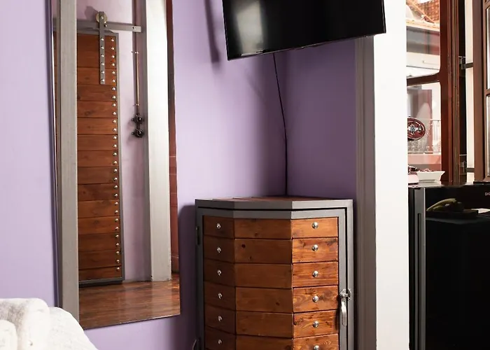 Favela Living Space 4*